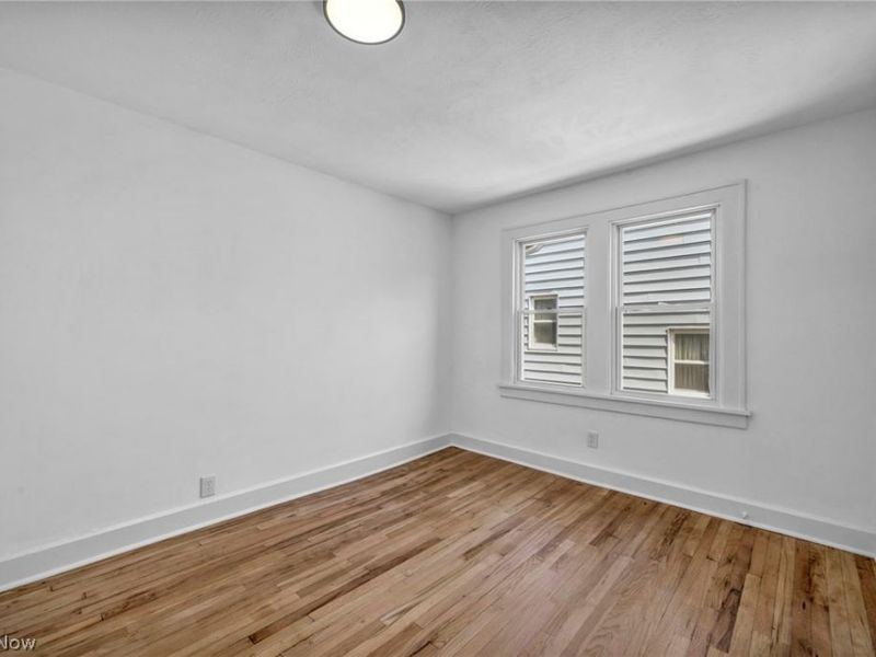 18101 Hiller Avenue, Cleveland, OH 44119 Photo 28