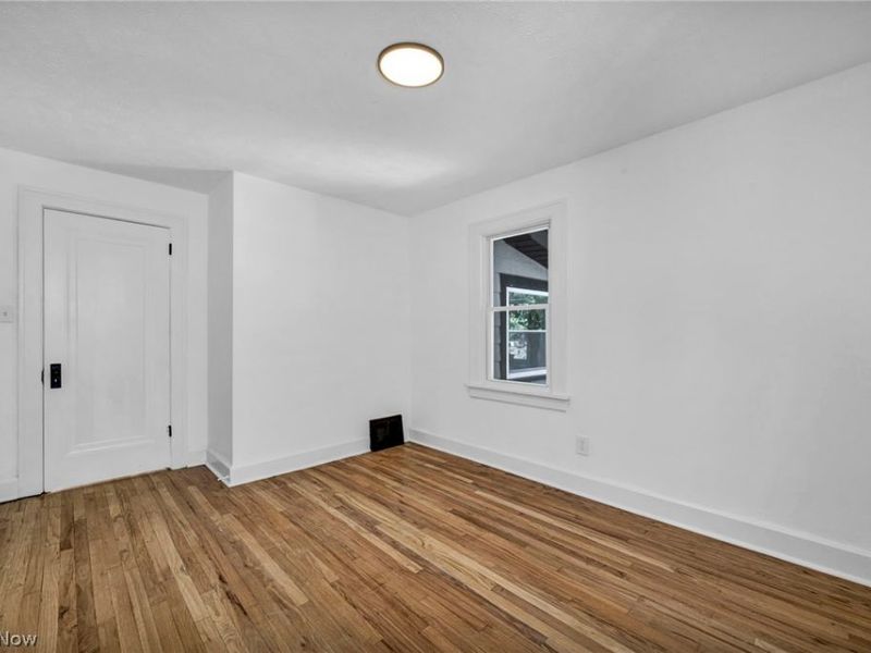 18101 Hiller Avenue, Cleveland, OH 44119 Photo 33