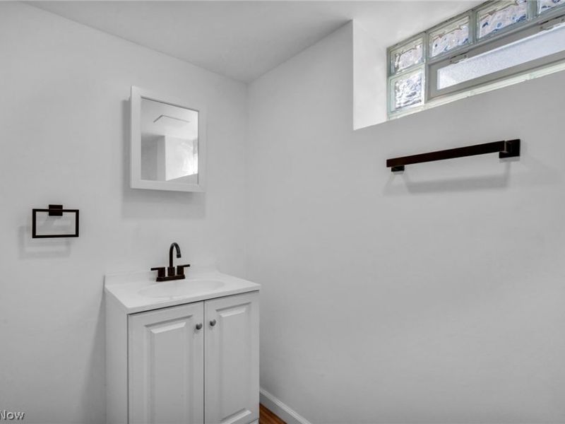 18101 Hiller Avenue, Cleveland, OH 44119 Photo 36