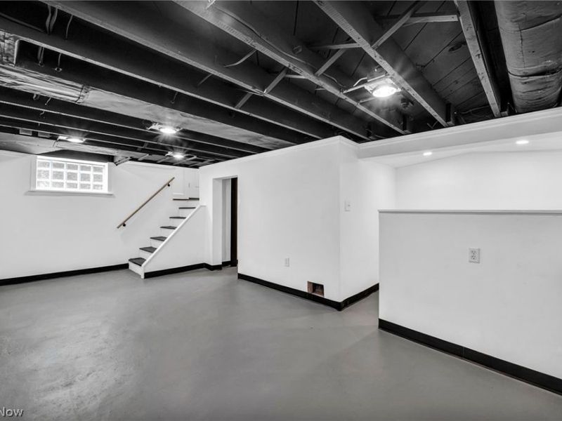 18101 Hiller Avenue, Cleveland, OH 44119 Photo 39