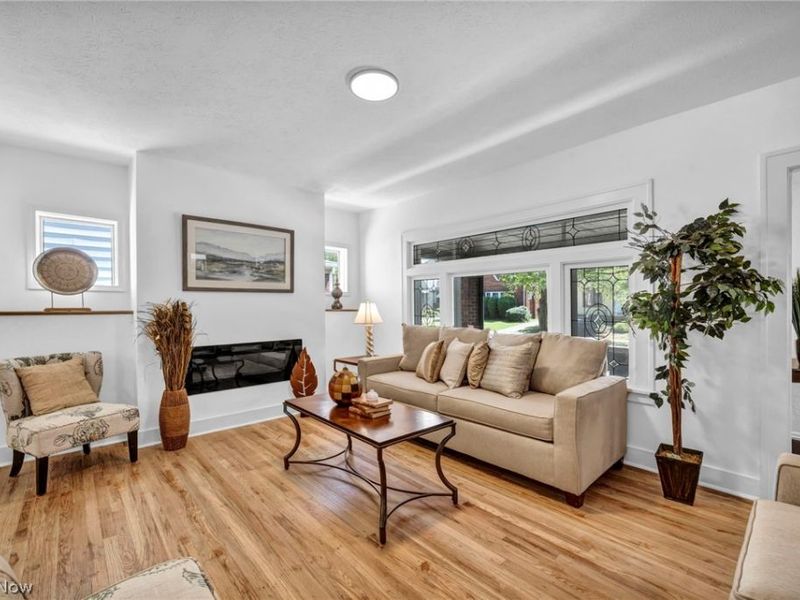 18101 Hiller Avenue, Cleveland, OH 44119 Photo 5
