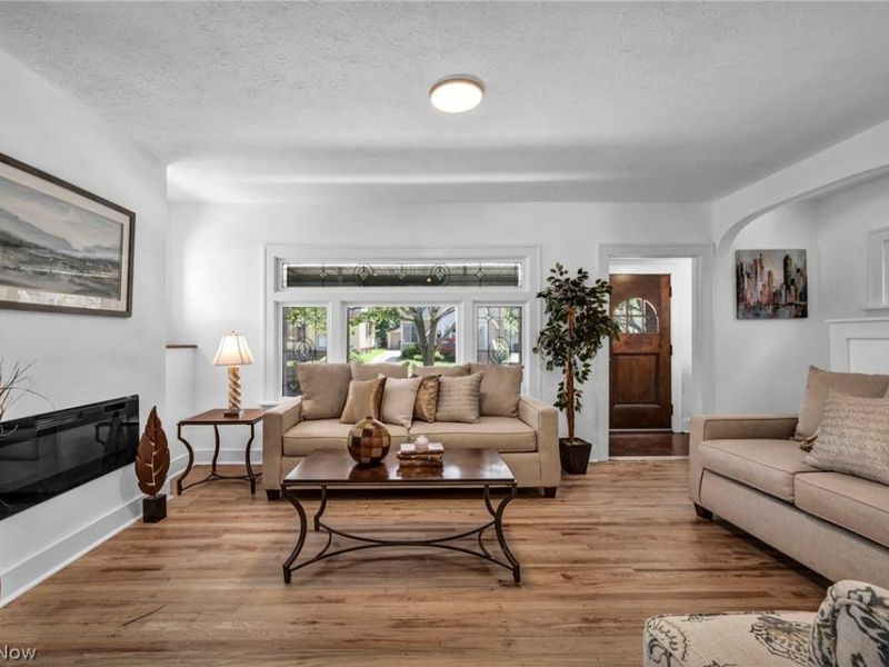18101 Hiller Avenue, Cleveland, OH 44119 Photo 9