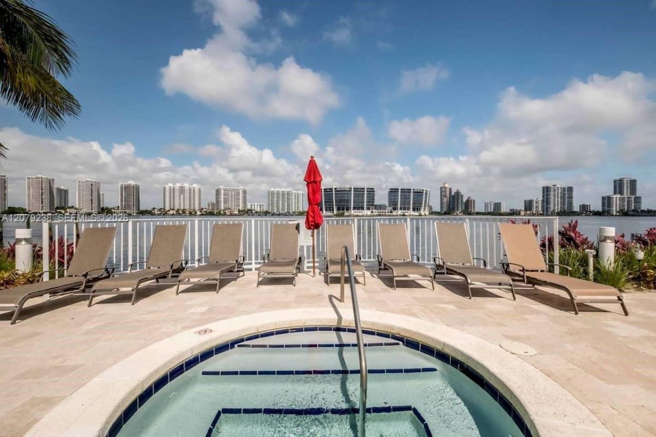 18100 N Bay Rd, Unit 809, Sunny Isles Beach, FL 33160 Photo