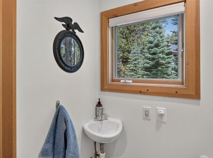 7231 Alpine Way , Soda Springs, CA 95728 Photo