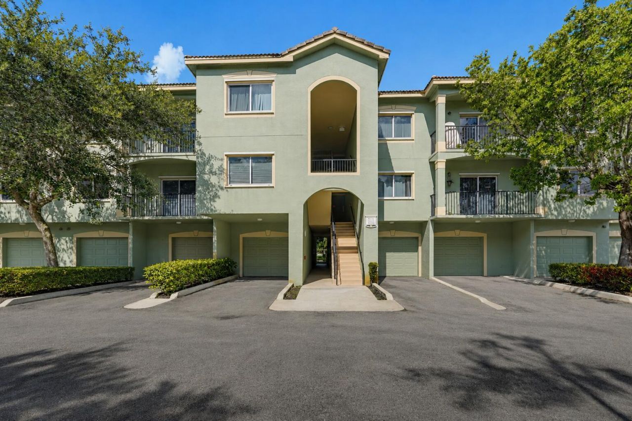 350 Crestwood Circle, Unit 306, Royal Palm Beach, FL 33411 Photo