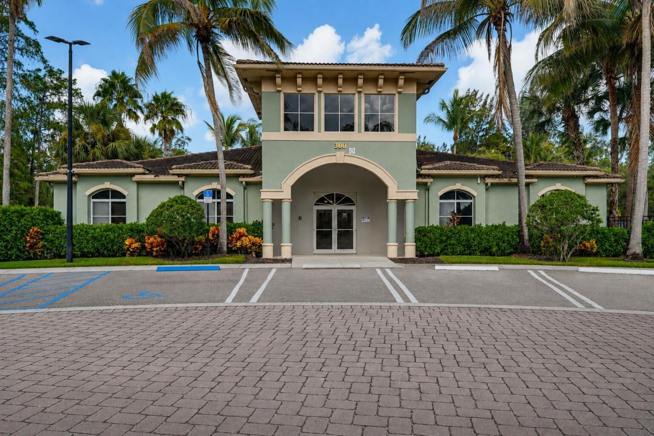 350 Crestwood Circle, Unit 306, Royal Palm Beach, FL 33411 Photo