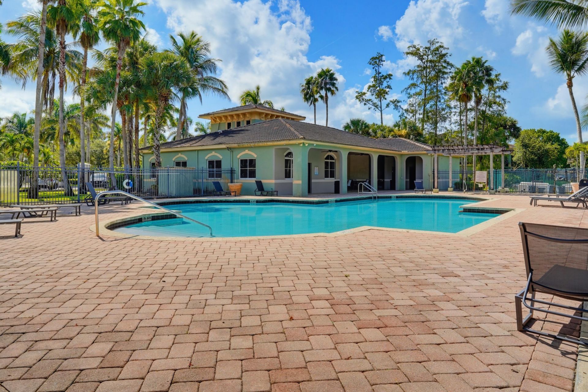 350 Crestwood Circle, Unit 306, Royal Palm Beach, FL 33411 Photo