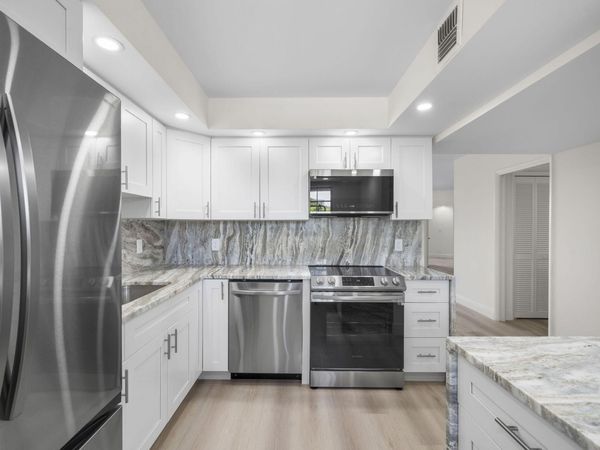 4020 W PALM AIRE Drive, Unit 408, Pompano Beach, FL 33069