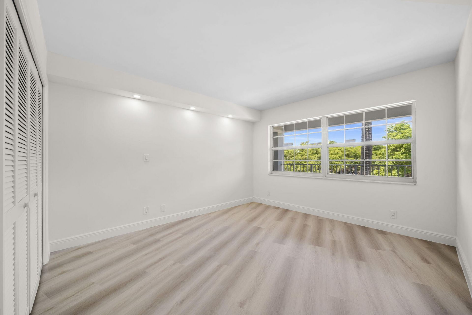 4020 W Palm Aire Drive, Unit 408, Pompano Beach, FL 33069 Photo