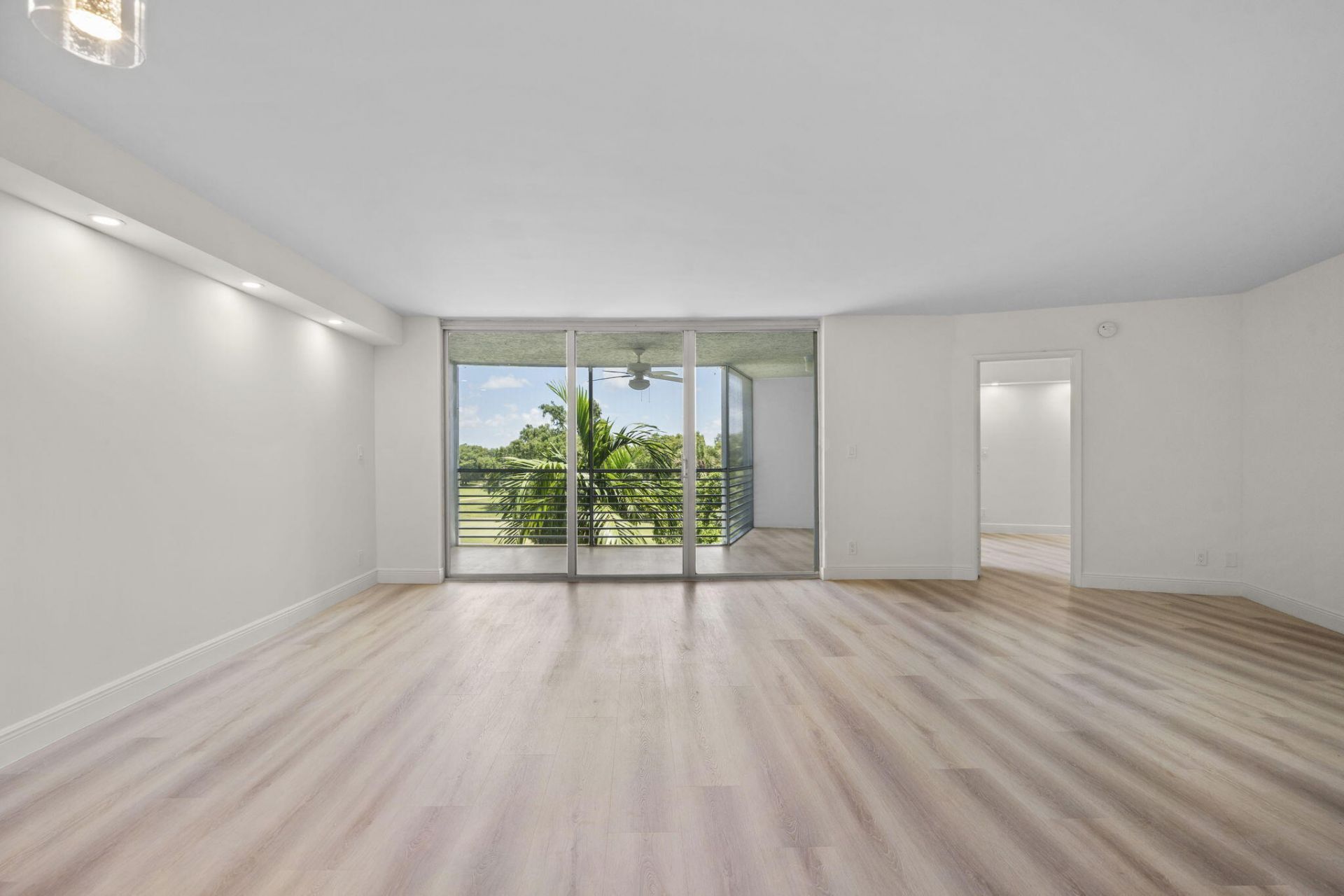 4020 W Palm Aire Drive, Unit 408, Pompano Beach, FL 33069 Photo