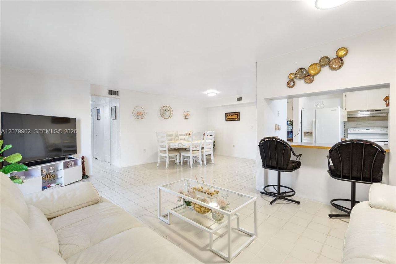 5825 W 25 Ct, Unit 212, Hialeah, FL 33016 Photo