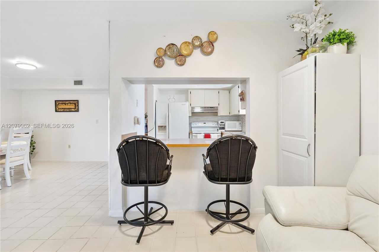 5825 W 25 Ct, Unit 212, Hialeah, FL 33016 Photo