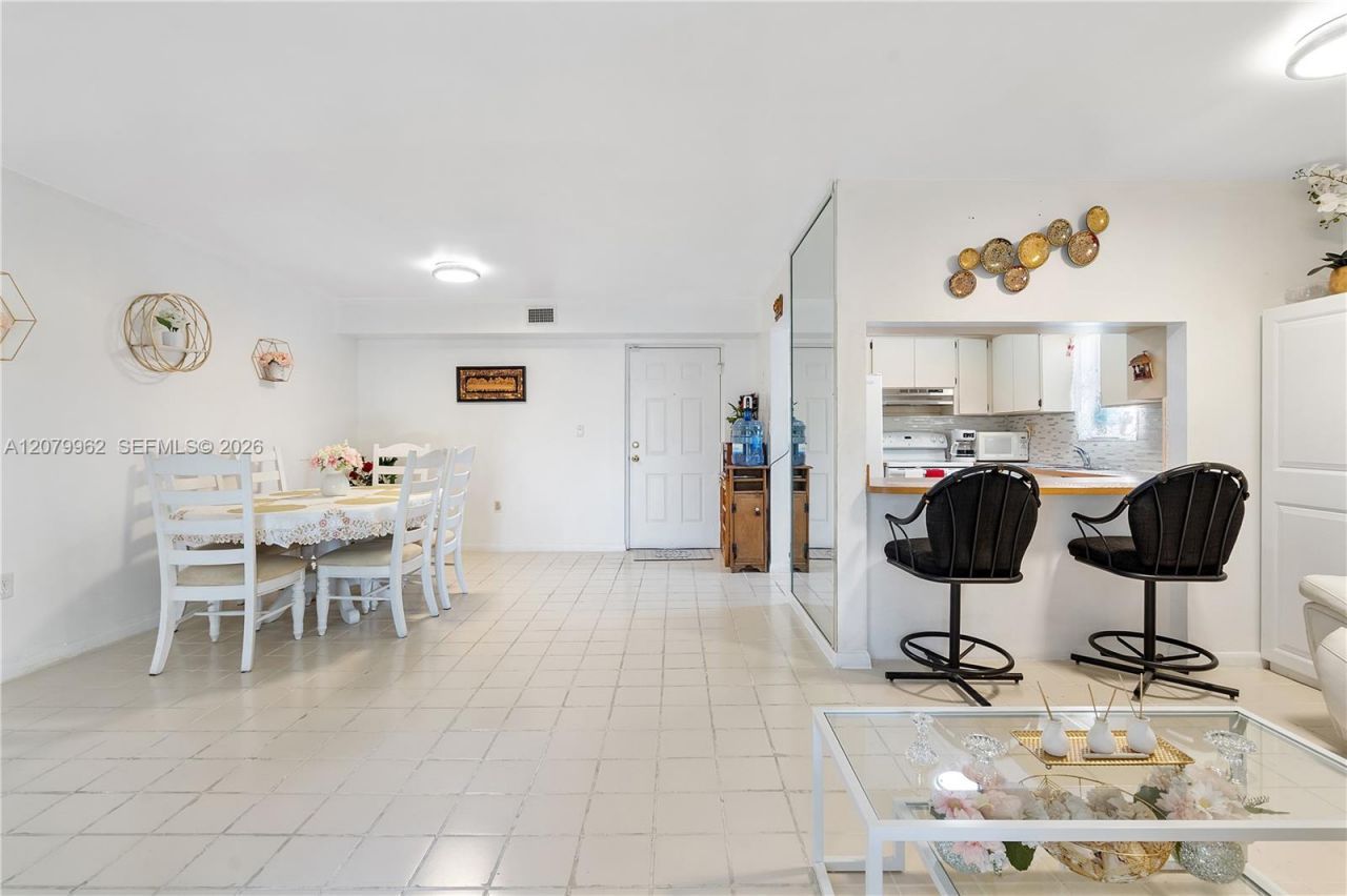 5825 W 25 Ct, Unit 212, Hialeah, FL 33016 Photo
