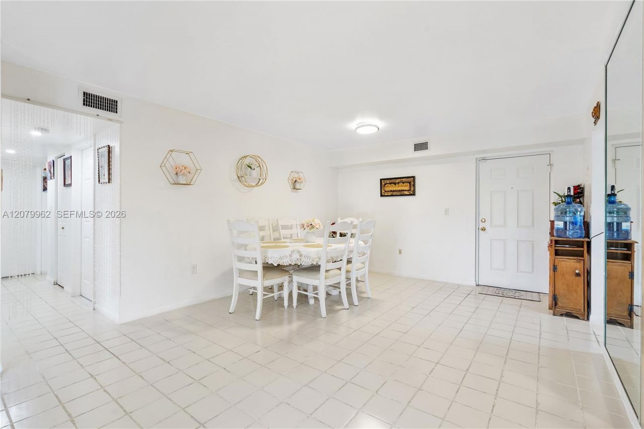 5825 W 25 Ct, Unit 212, Hialeah, FL 33016 Photo