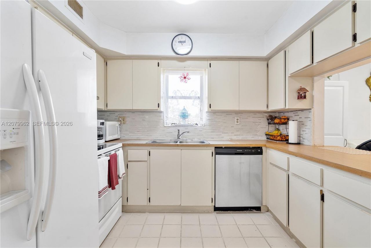 5825 W 25 Ct, Unit 212, Hialeah, FL 33016 Photo