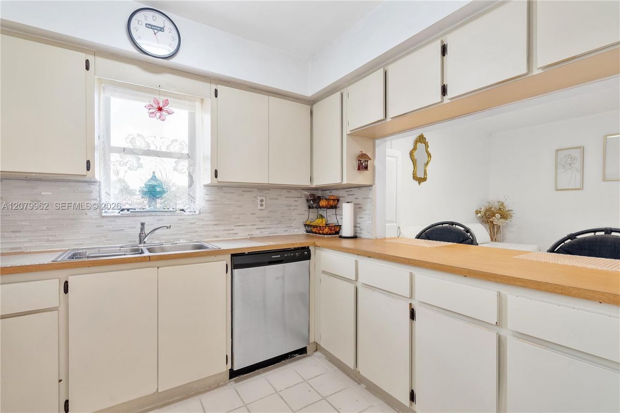 5825 W 25 Ct, Unit 212, Hialeah, FL 33016 Photo