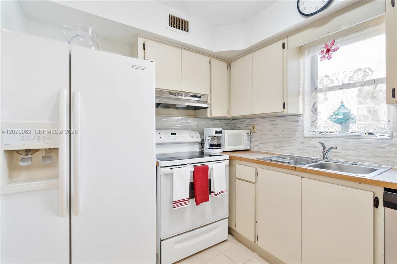 5825 W 25 Ct, Unit 212, Hialeah, FL 33016 Photo
