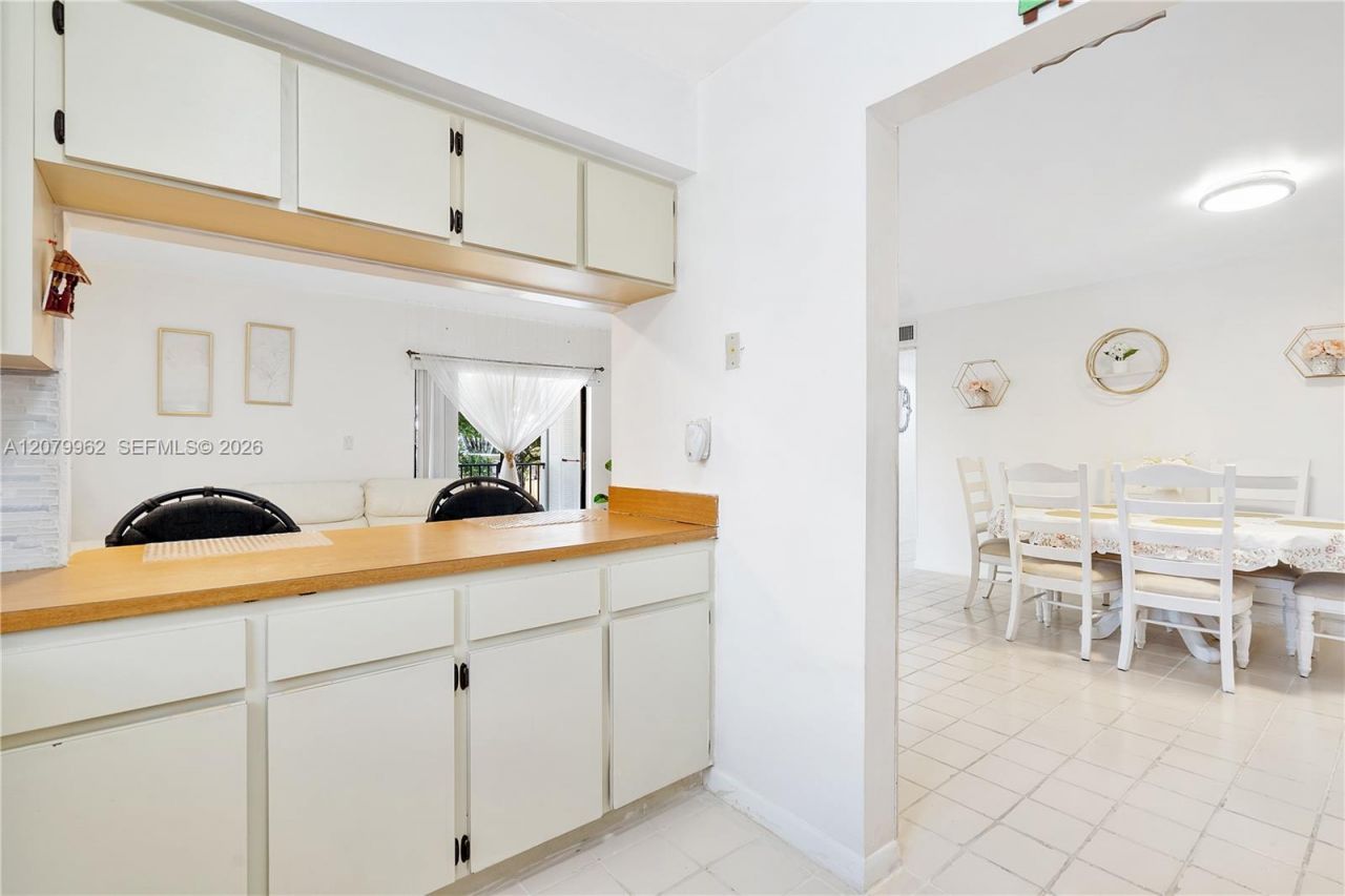 5825 W 25 Ct, Unit 212, Hialeah, FL 33016 Photo