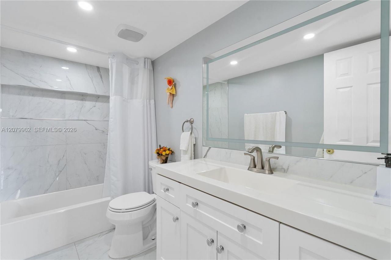 5825 W 25 Ct, Unit 212, Hialeah, FL 33016 Photo