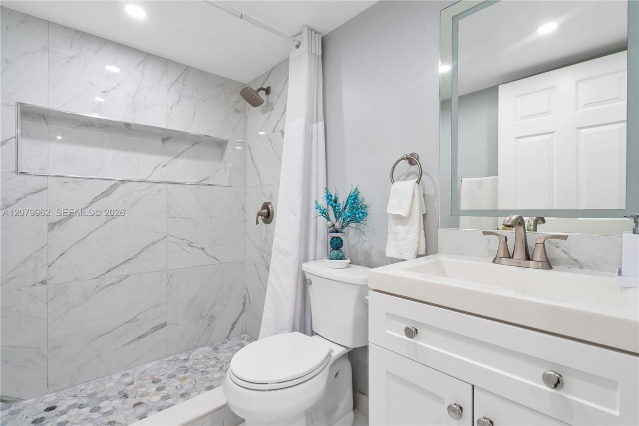 5825 W 25 Ct, Unit 212, Hialeah, FL 33016 Photo