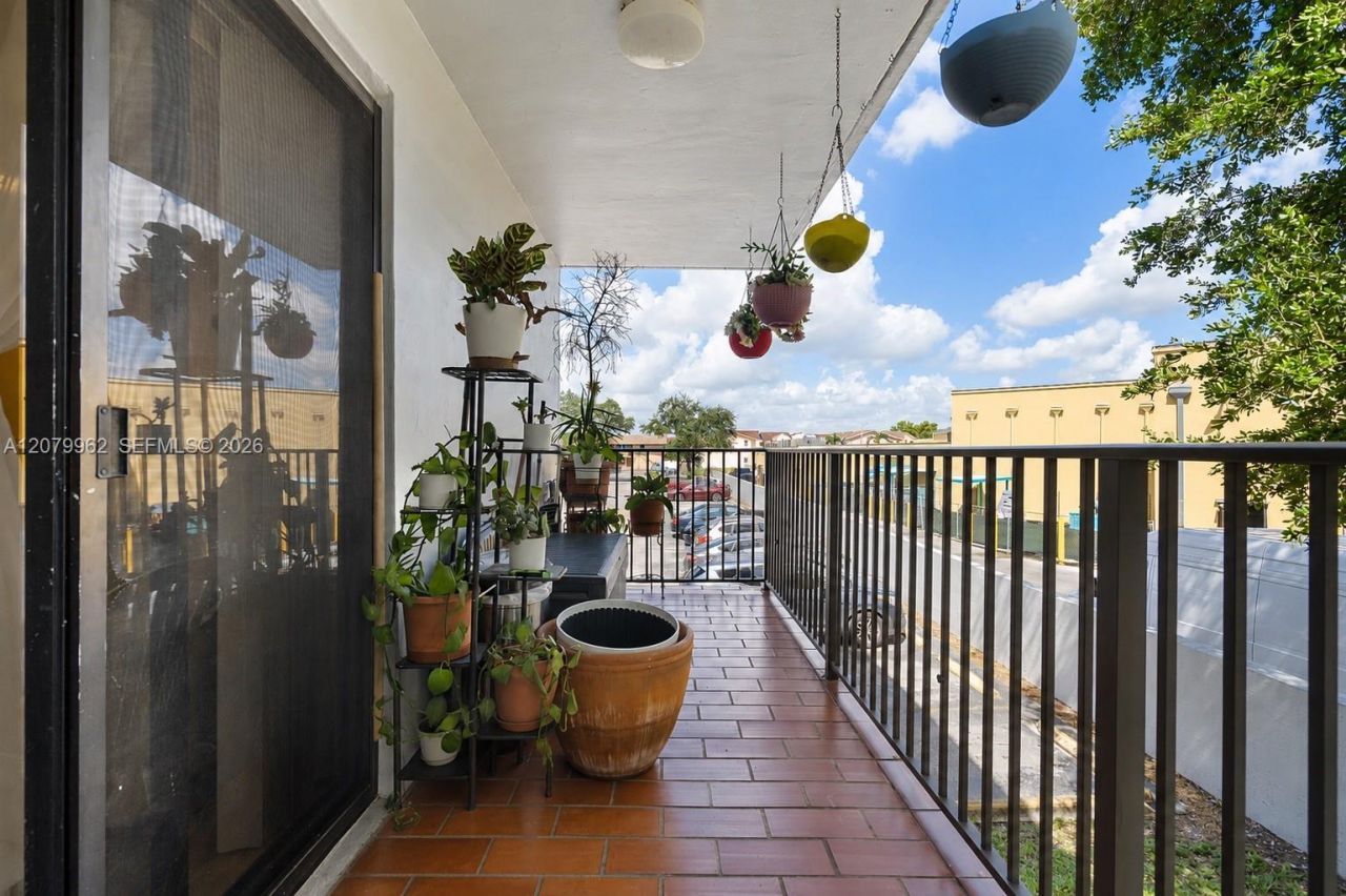 5825 W 25 Ct, Unit 212, Hialeah, FL 33016 Photo