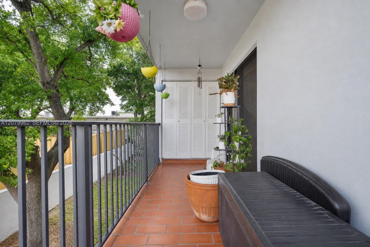 5825 W 25 Ct, Unit 212, Hialeah, FL 33016 Photo