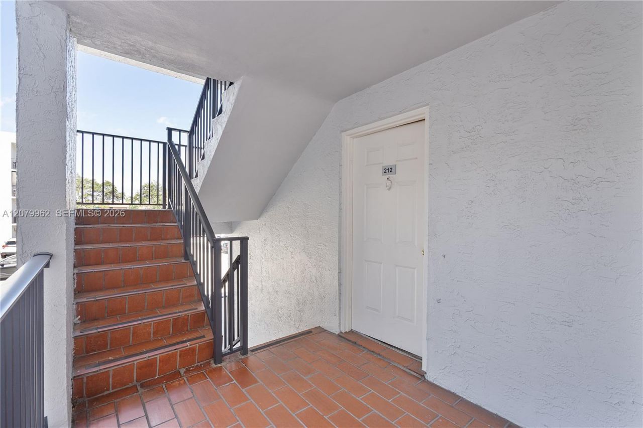 5825 W 25 Ct, Unit 212, Hialeah, FL 33016 Photo