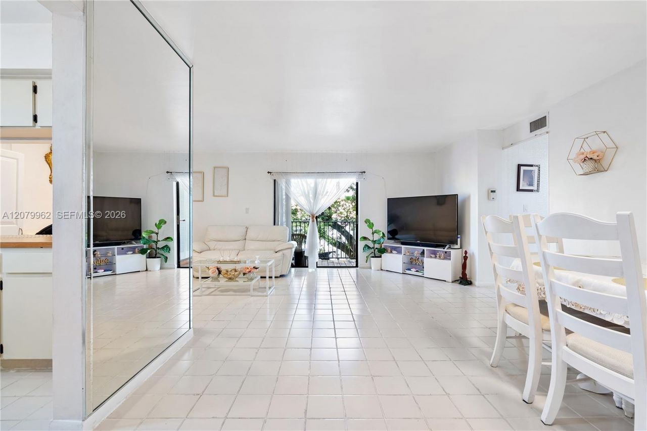 5825 W 25 Ct, Unit 212, Hialeah, FL 33016 Photo