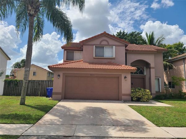 8820 SW 13th St, Pembroke Pines, FL 33025
