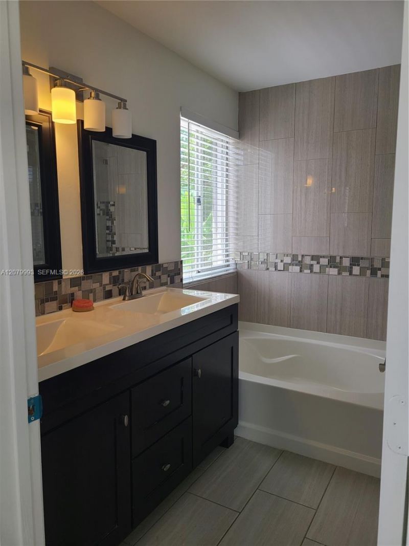 8820 SW 13th St, Pembroke Pines, FL 33025 Photo