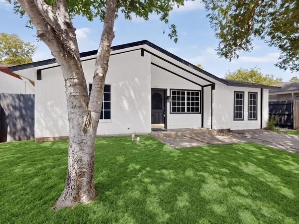 2441 Lakeshore Drive , Grand Prairie, TX 75051