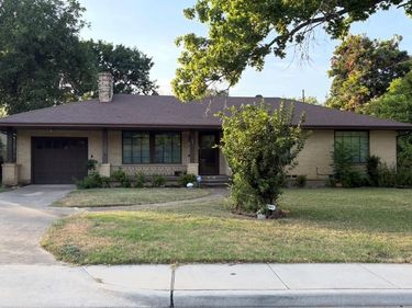 1581 Harbor Road , Dallas, TX 75216