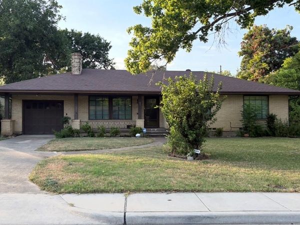 1581 Harbor Road , Dallas, TX 75216