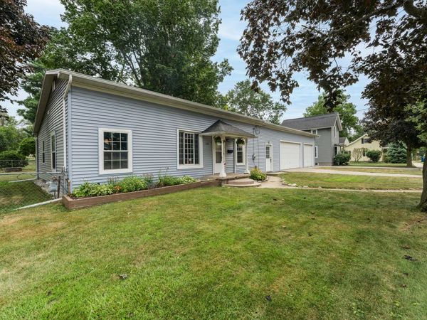 128 Floral Avenue, Plainwell, MI 49080