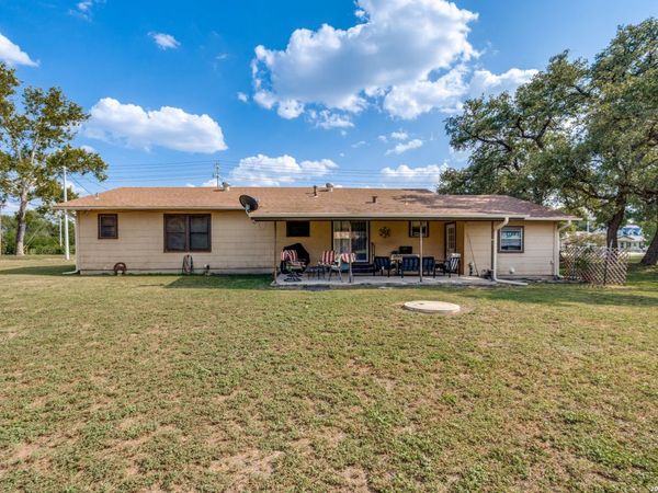 614 E MARTINDALE ST, Seguin, TX 78155