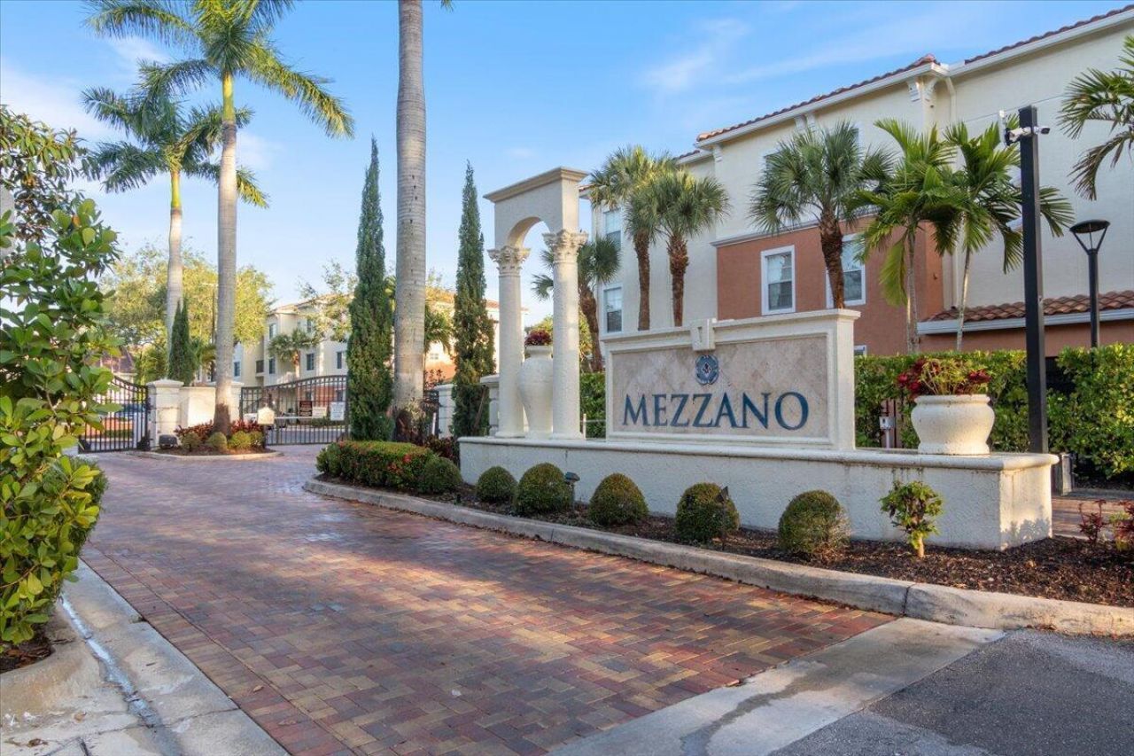 9849 Baywinds Drive, Unit 8302, West Palm Beach, FL 33411 Photo