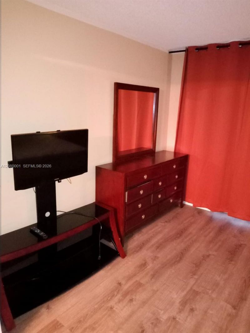 319 NE 14th Ave , Unit 604, Hallandale Beach, FL 33009 Photo
