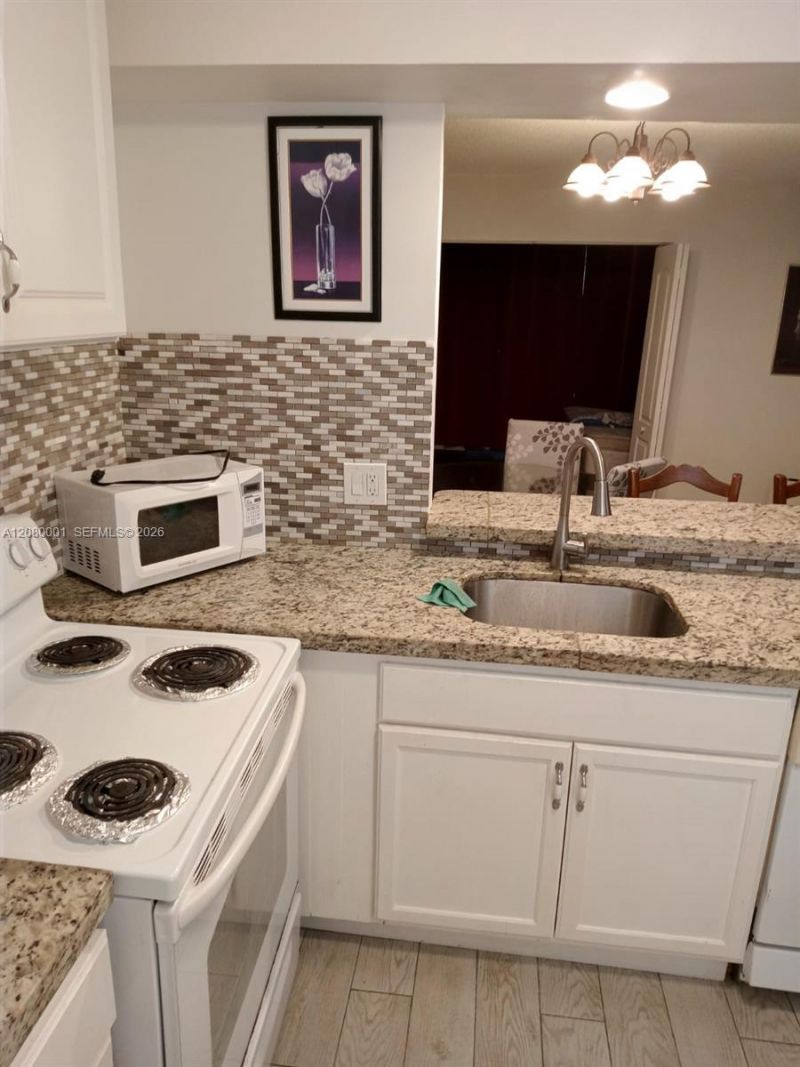 319 NE 14th Ave , Unit 604, Hallandale Beach, FL 33009 Photo