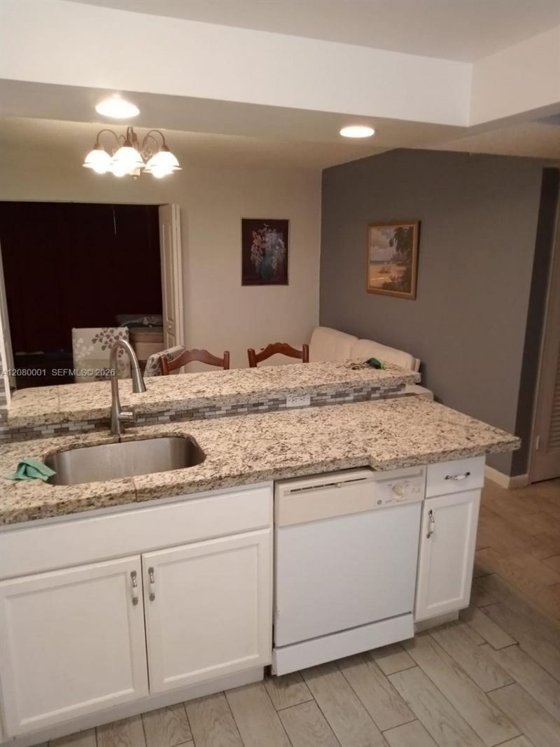 319 NE 14th Ave , Unit 604, Hallandale Beach, FL 33009 Photo