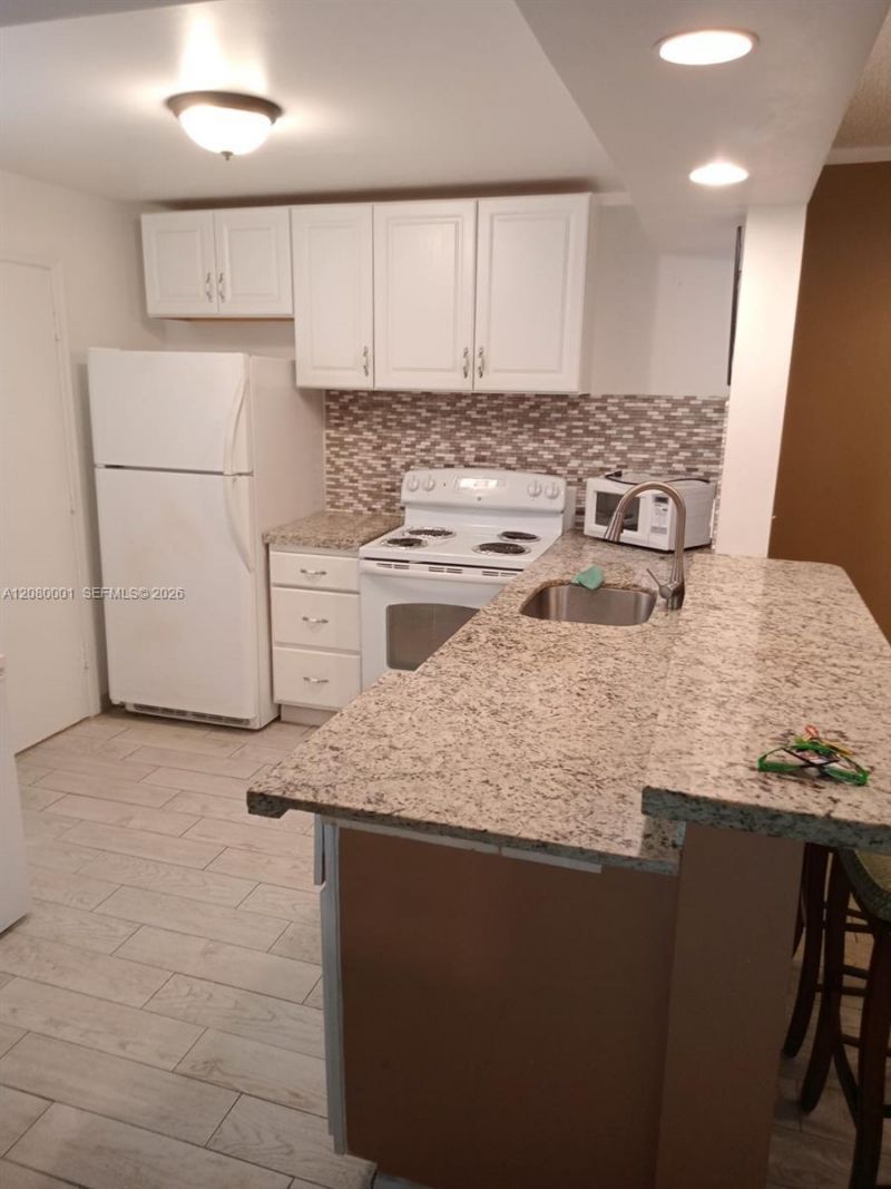 319 NE 14th Ave , Unit 604, Hallandale Beach, FL 33009 Photo