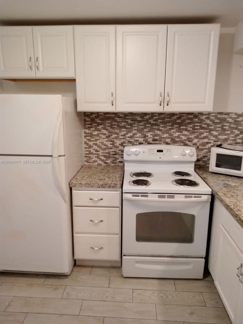 319 NE 14th Ave , Unit 604, Hallandale Beach, FL 33009 Photo