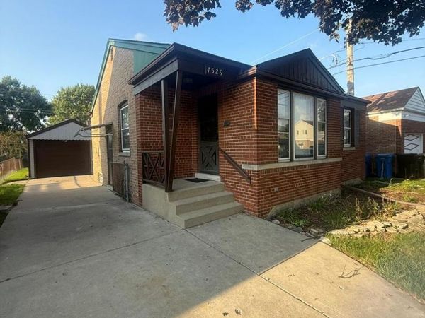7529 W Rosedale Avenue , Chicago, IL 60631