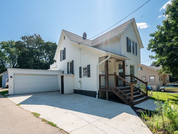 419 S Saxby Avenue , Freeport, IL 61032