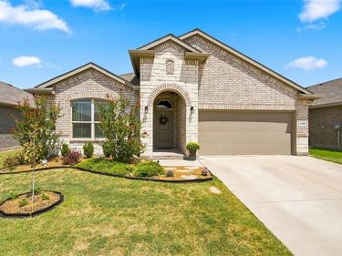 1129 Blackhorse Trail, Fort Worth, TX 76247