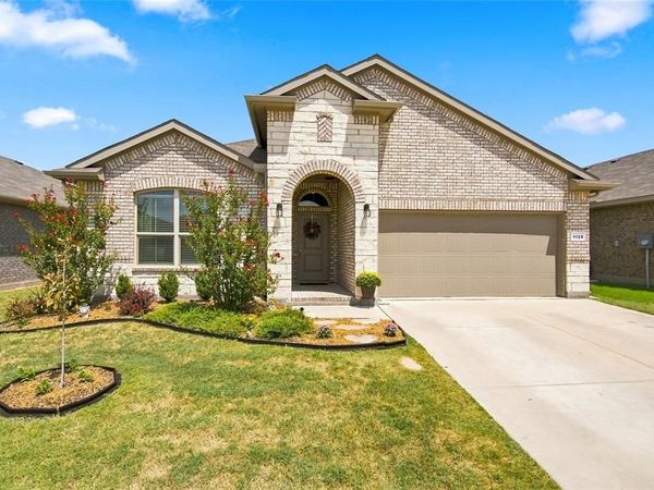 1129 Blackhorse Trail , Fort Worth, TX 76247