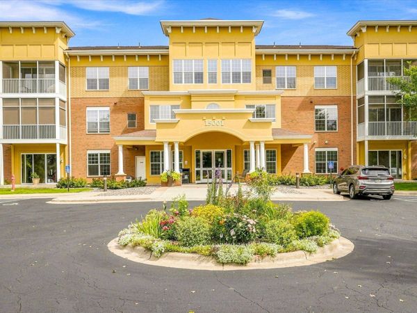 15001 Burnhaven Drive, Unit 207, Burnsville, MN 55306