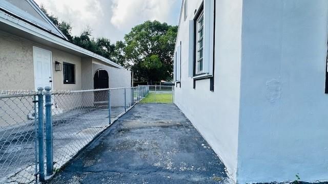 6371 SW 39th St , Miami, FL 33155 Photo