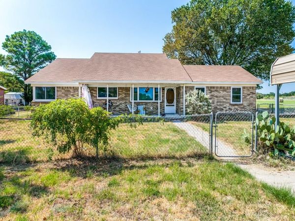 7439 Briar Road , Azle, TX 76020