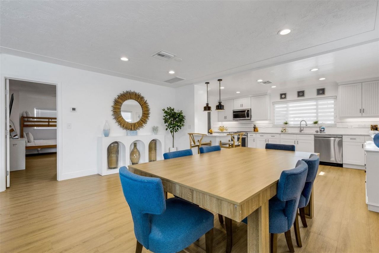 18317 Sunset Boulevard, Redington Shores, FL 33708 Photo