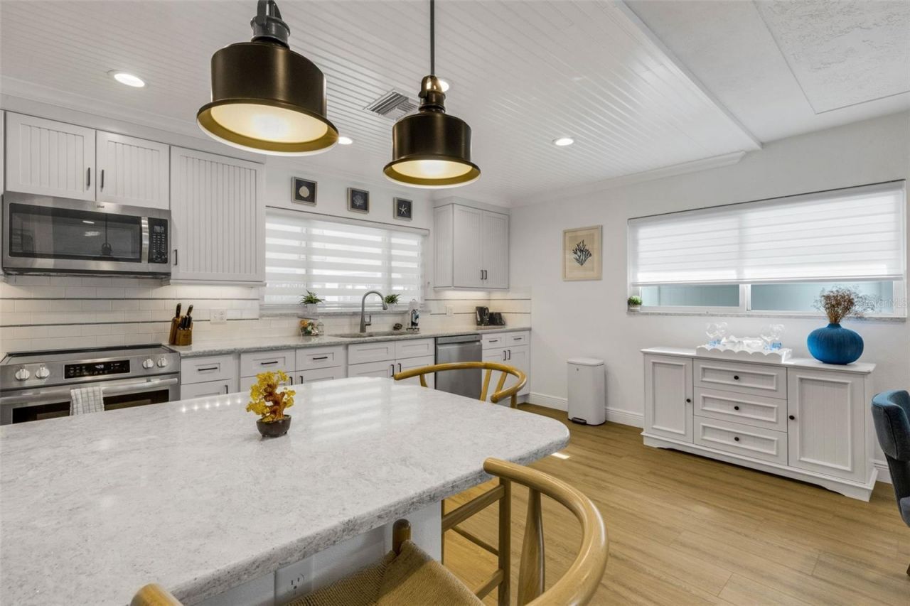 18317 Sunset Boulevard, Redington Shores, FL 33708 Photo